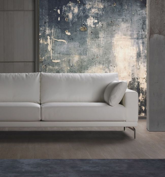 Divano moderno grigio in tessuto sfoderabile con cuscini coordinati